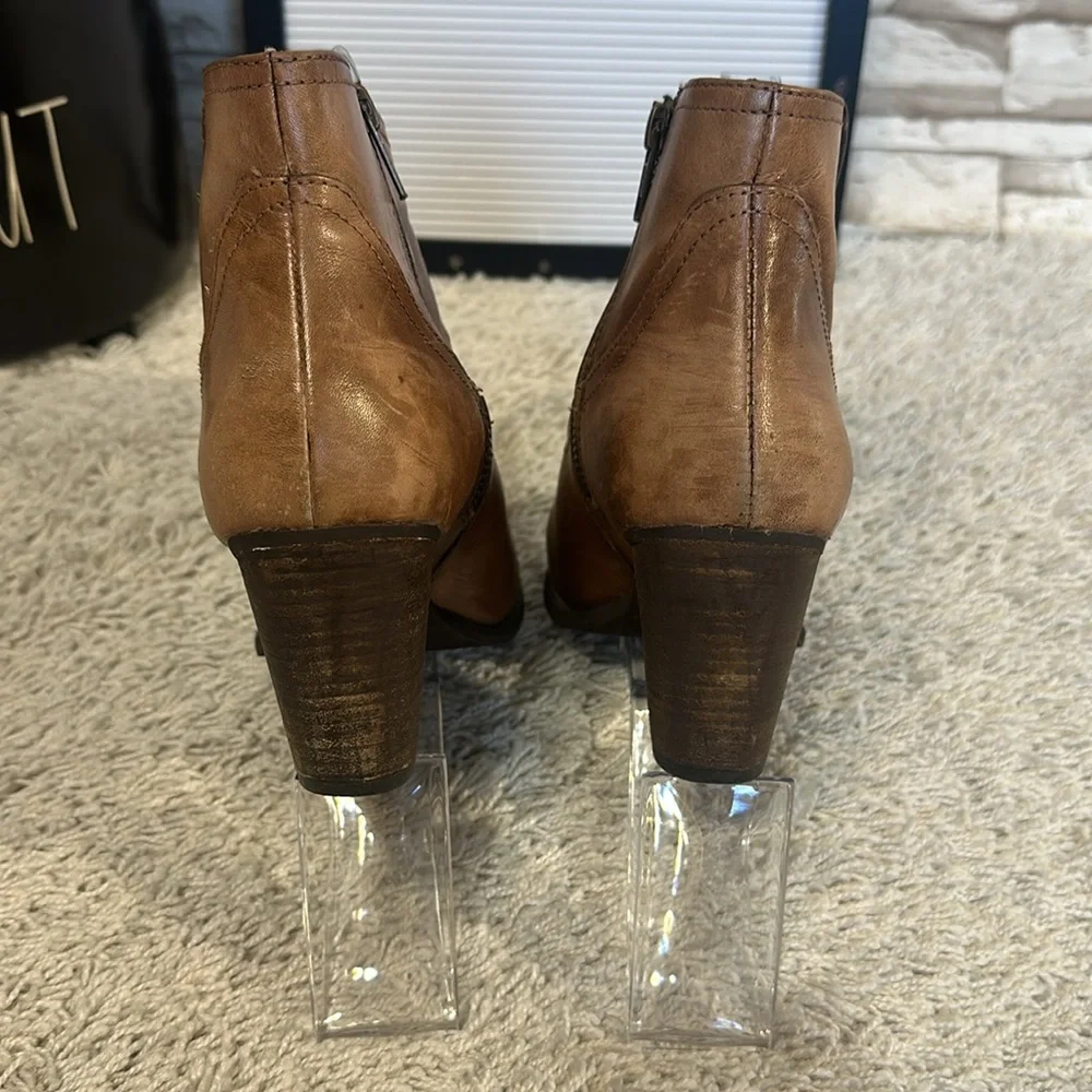 STEVE MADDEN 9M So Good Cognac Leather Ankle Boots